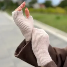 Beżowe mitenki damskie – rękawiczki bez palców z wełny