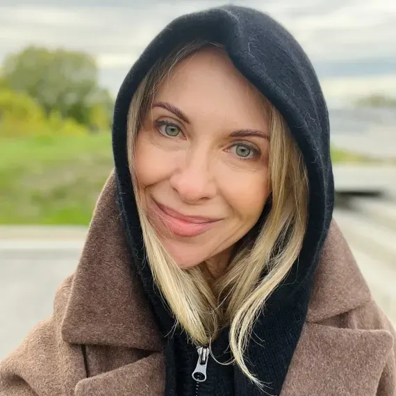 Czarny szal kaptur na zamek wełniany