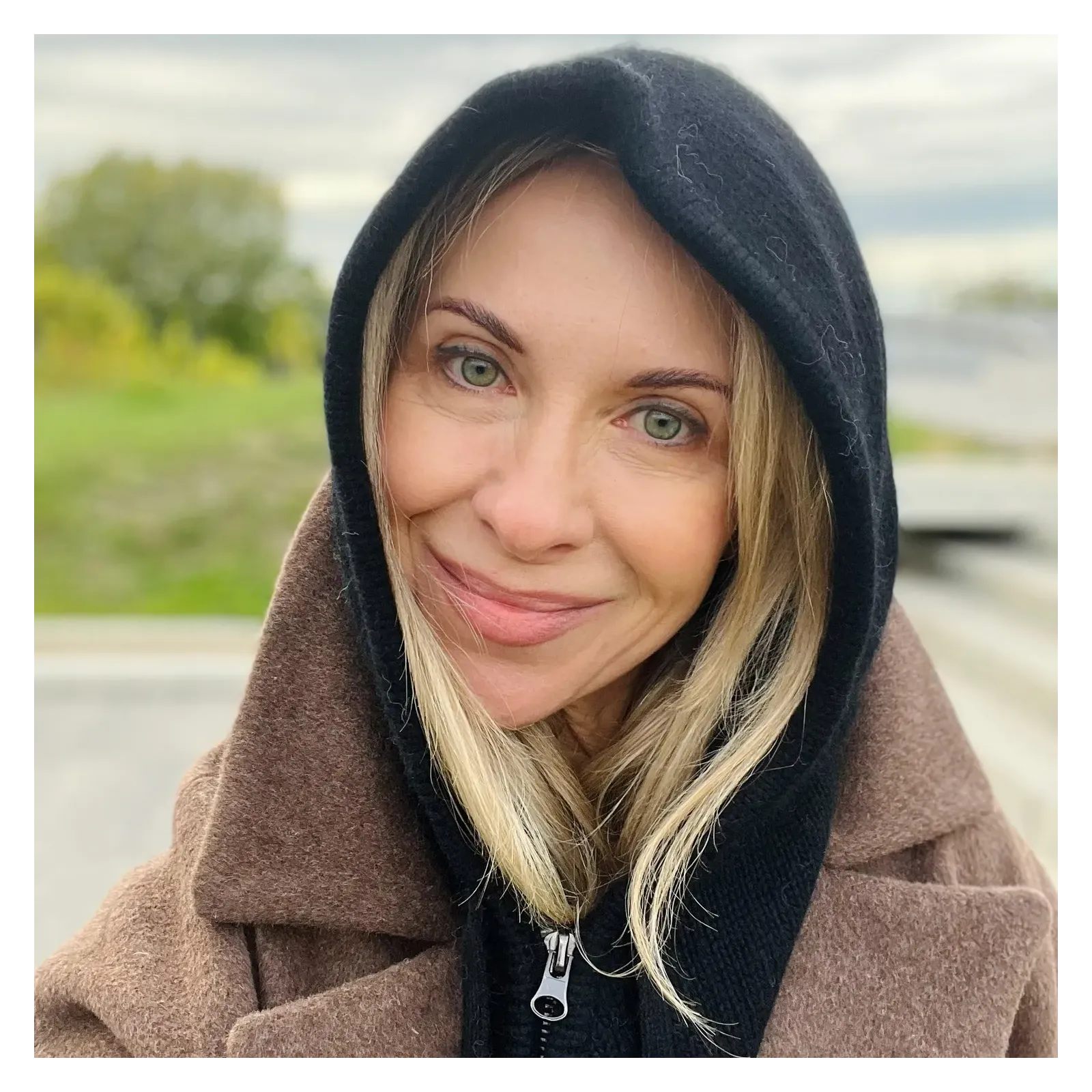 Czarny szal kaptur na zamek wełniany