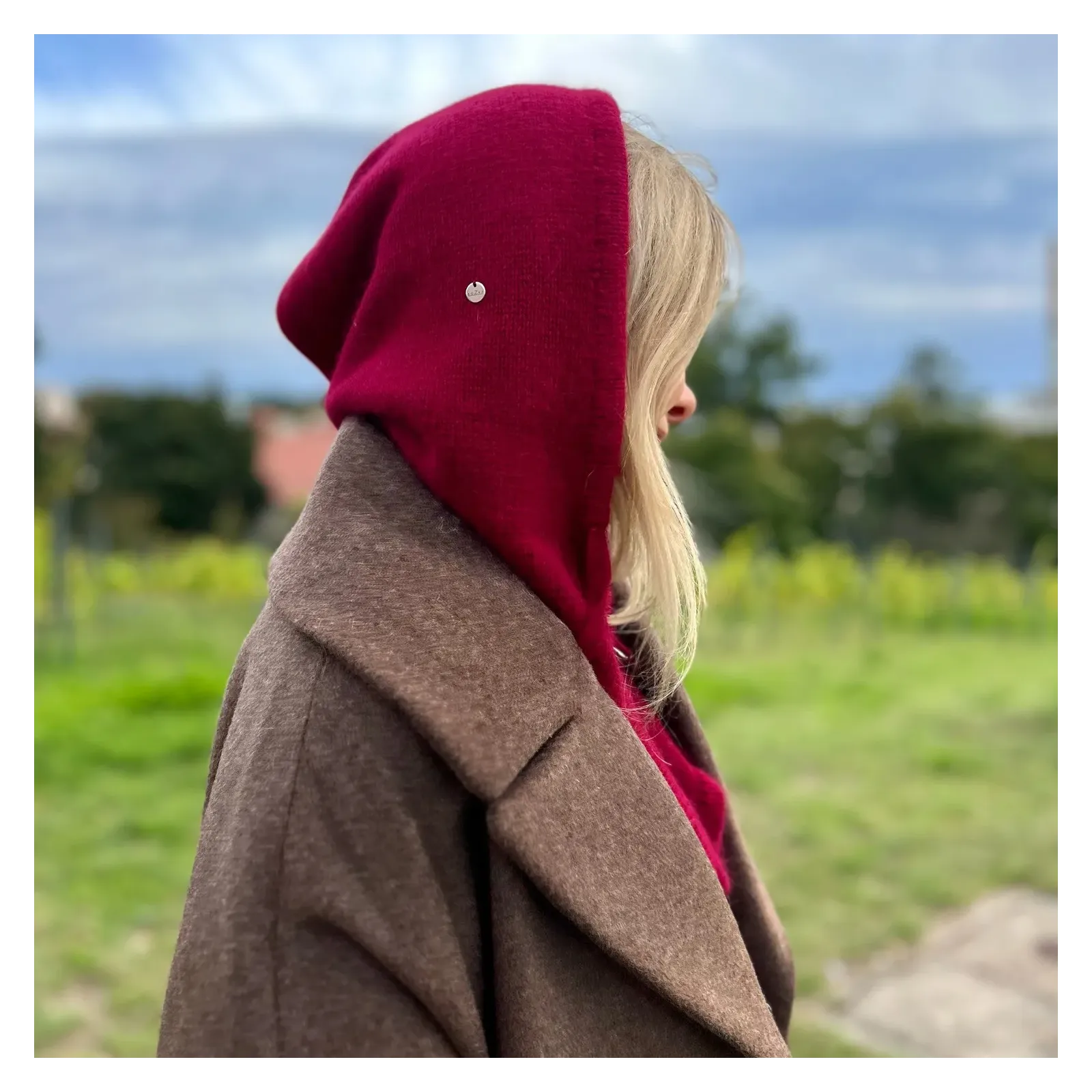 Wełniany bordo komin z kapturem damski na zamek
