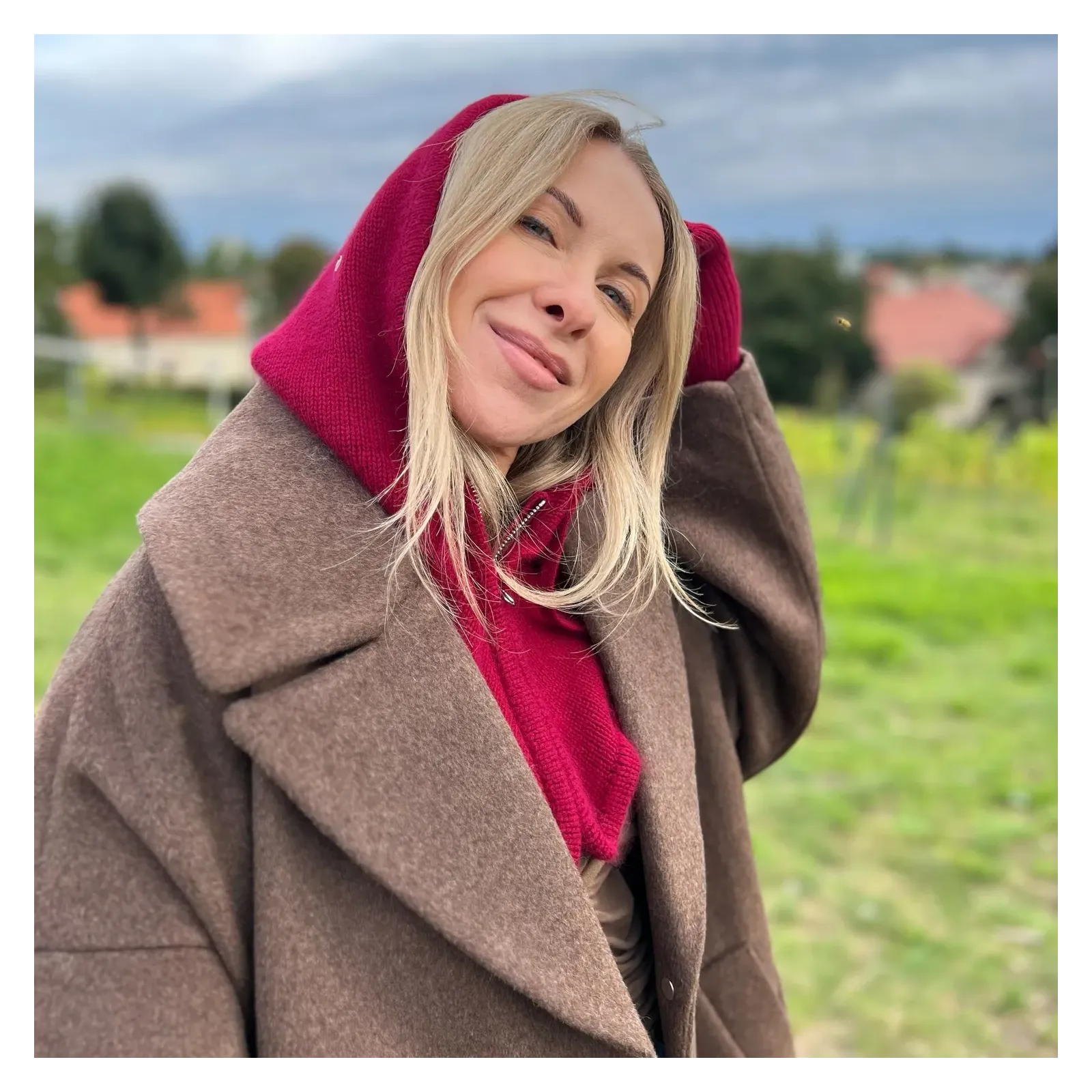 Modny zimowy komplet damski bordo