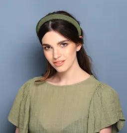 Prosta opaska damska w nieoczywistej zieleni.