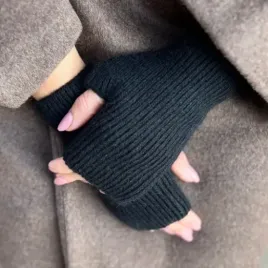 Czarne mitenki damskie z wełny – praktyczne i eleganckie rękawiczki