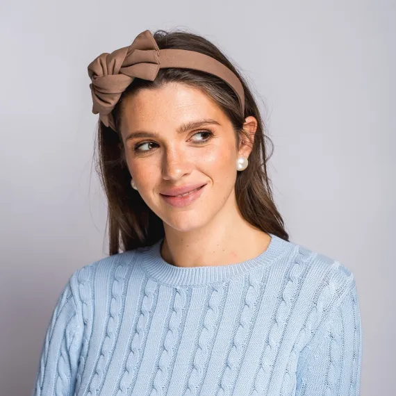 Beżowa urocza opaska z kokardą.