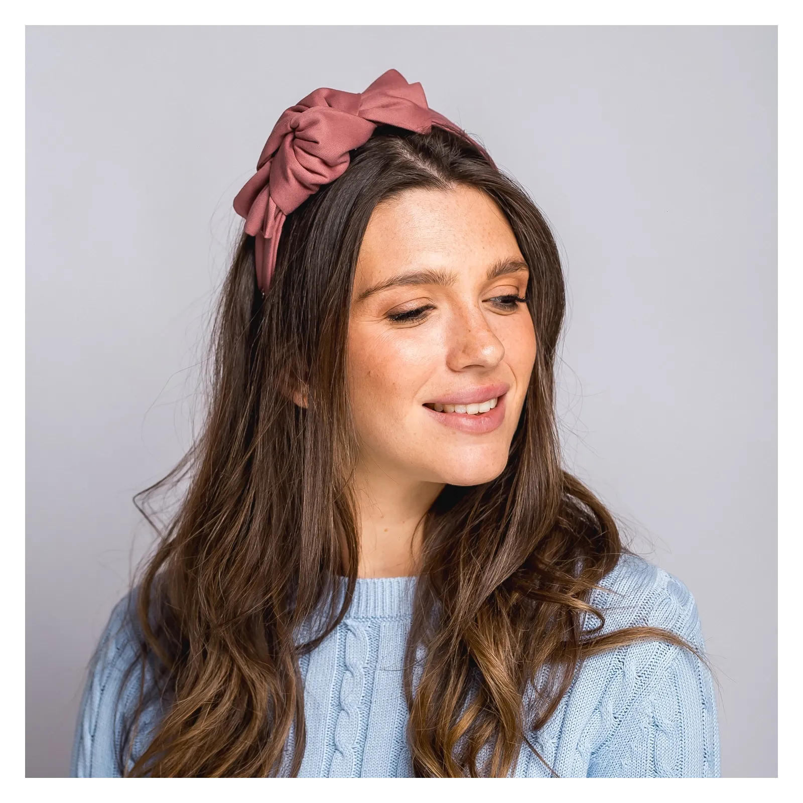 Różowa opaska do włosów z kokardą