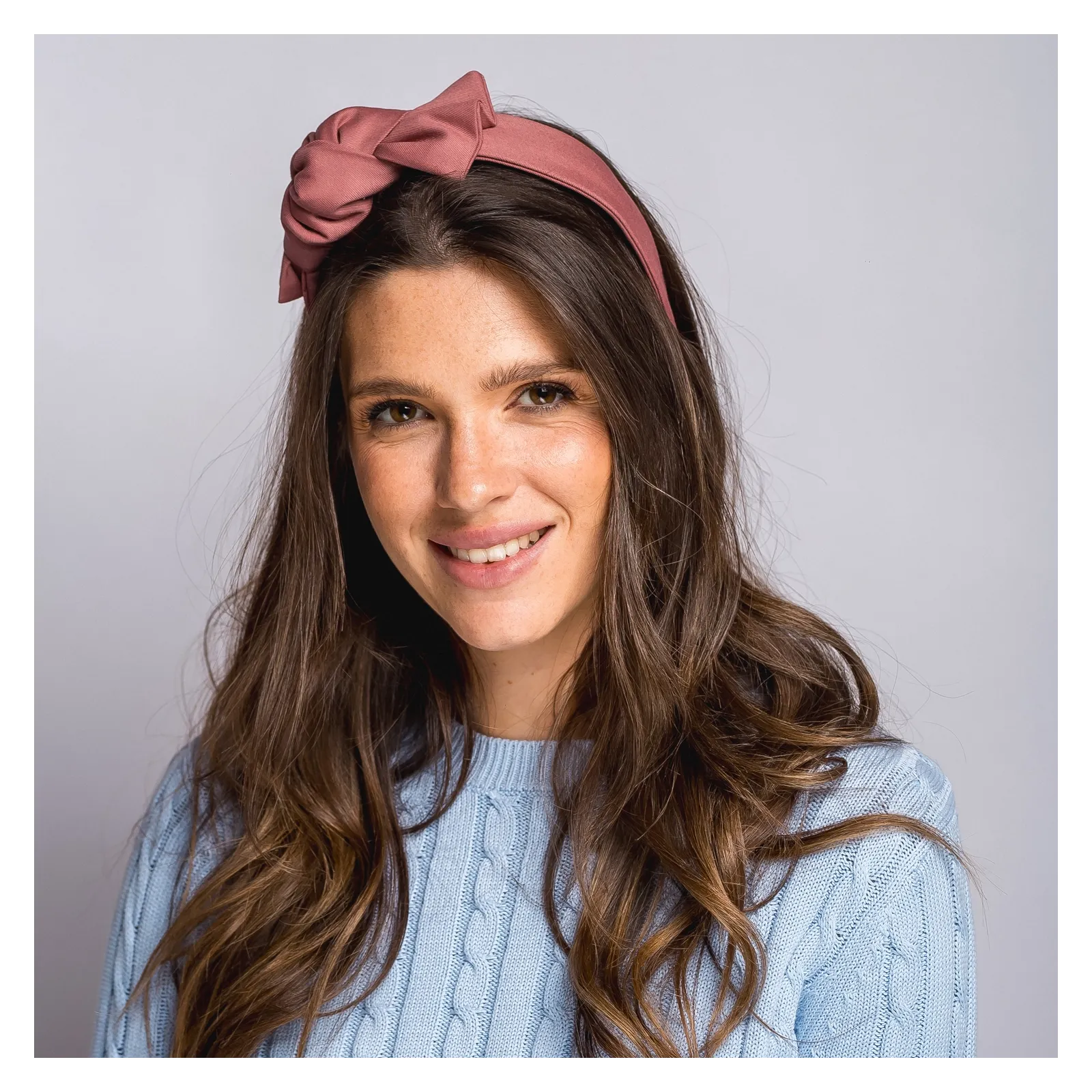 Różowa opaska do włosów z kokardą