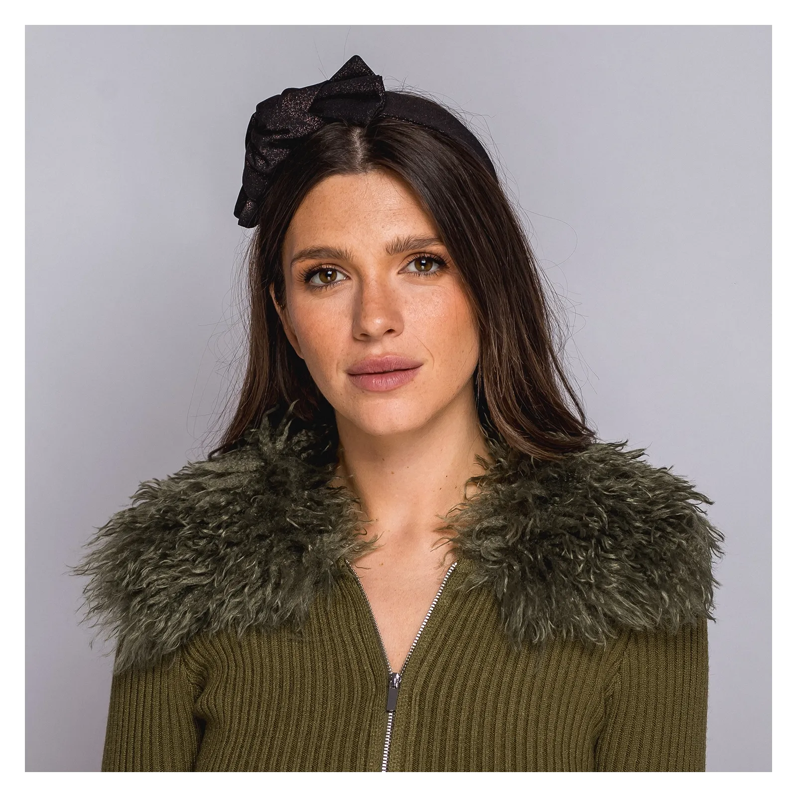 Czarna opaska z połyskiem i kokardą