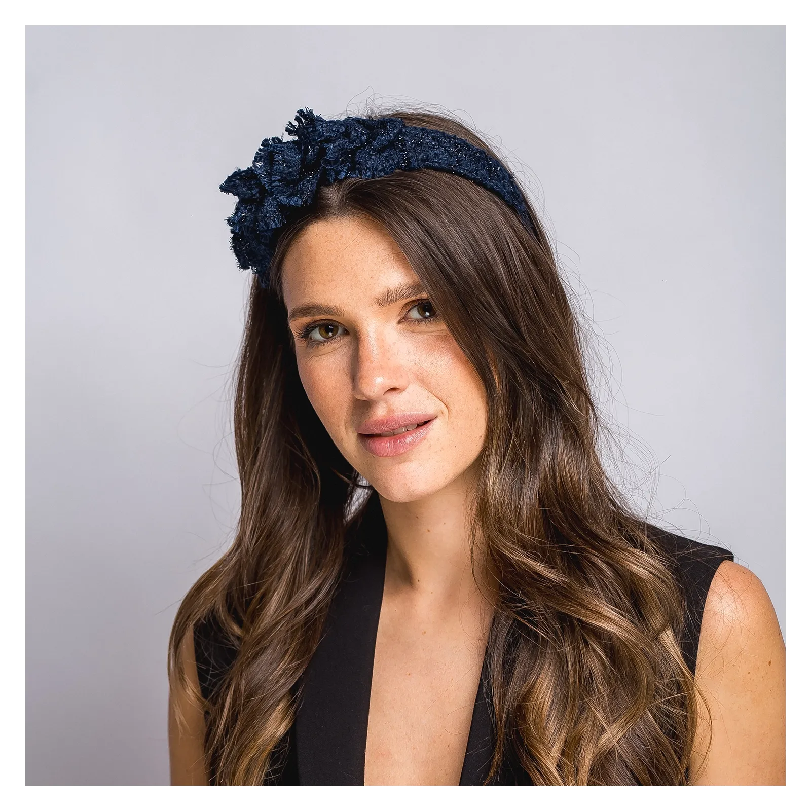 Opaska w kolorze granatowym z połyskiem