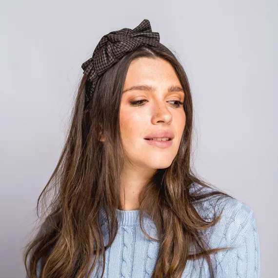 Opaska w brązową pepitkę z kokardą