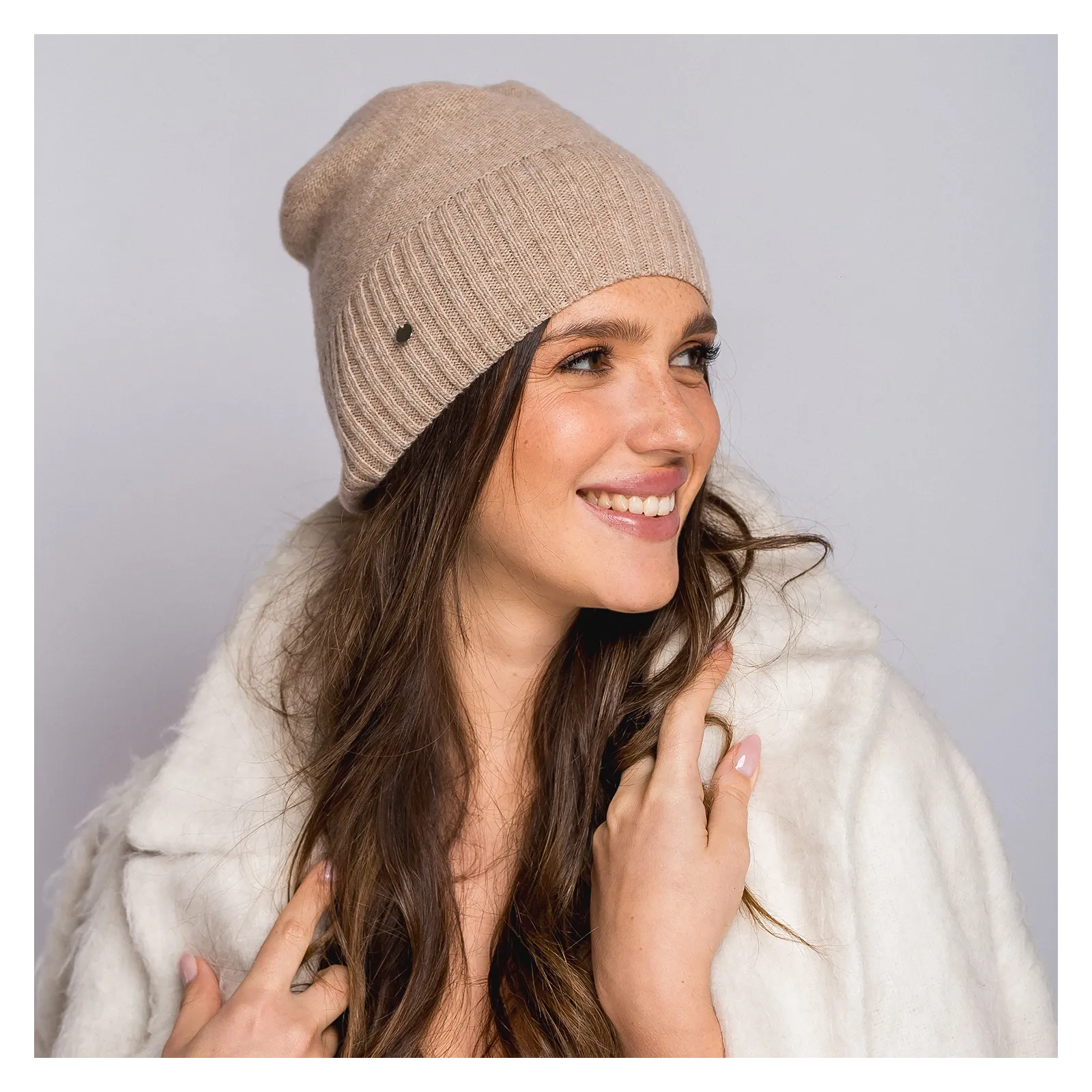 Cienka czapka zimowa jasny brąz