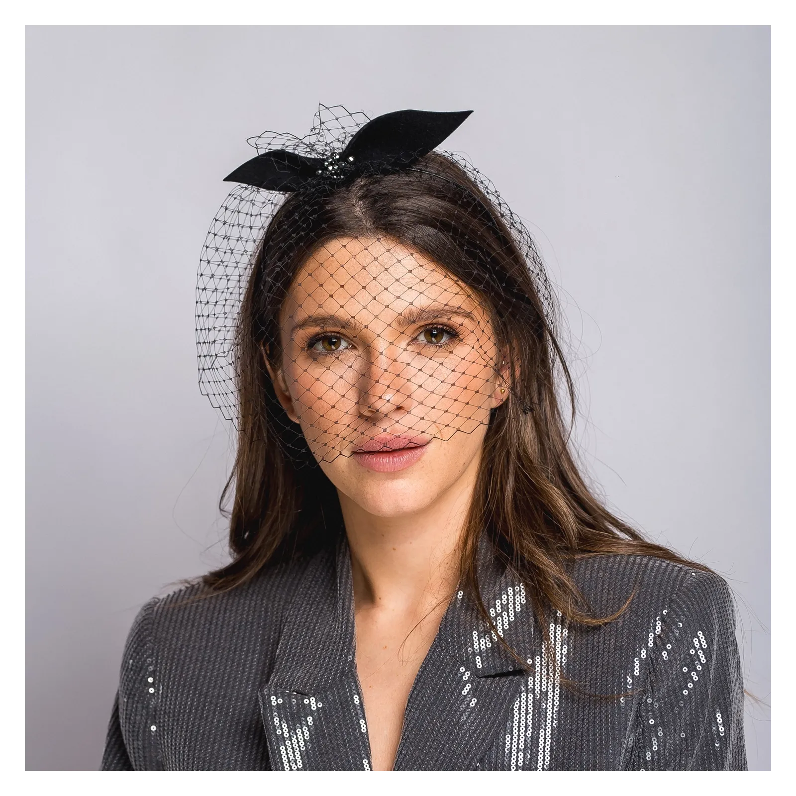 Ozdoba do włosów  fascynator z woalką i kokardą