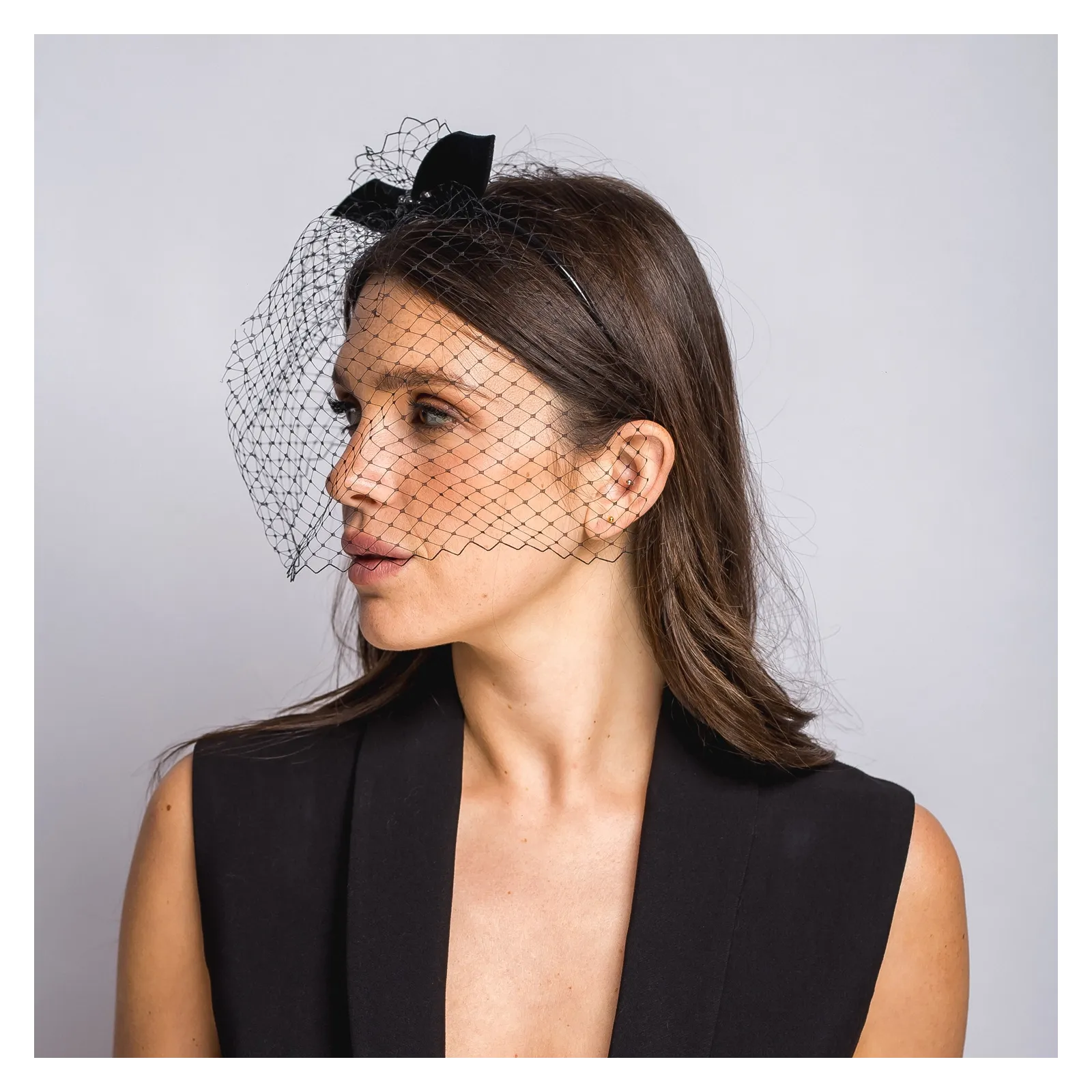 Ozdoba do włosów  fascynator z woalką i kokardą