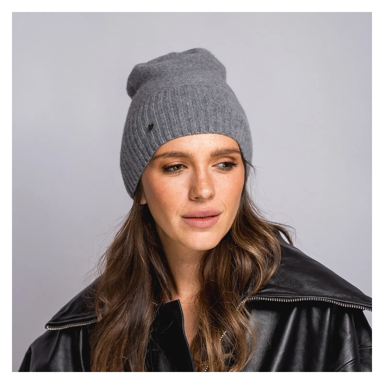 Szara klasyczna czapka z wełną merino