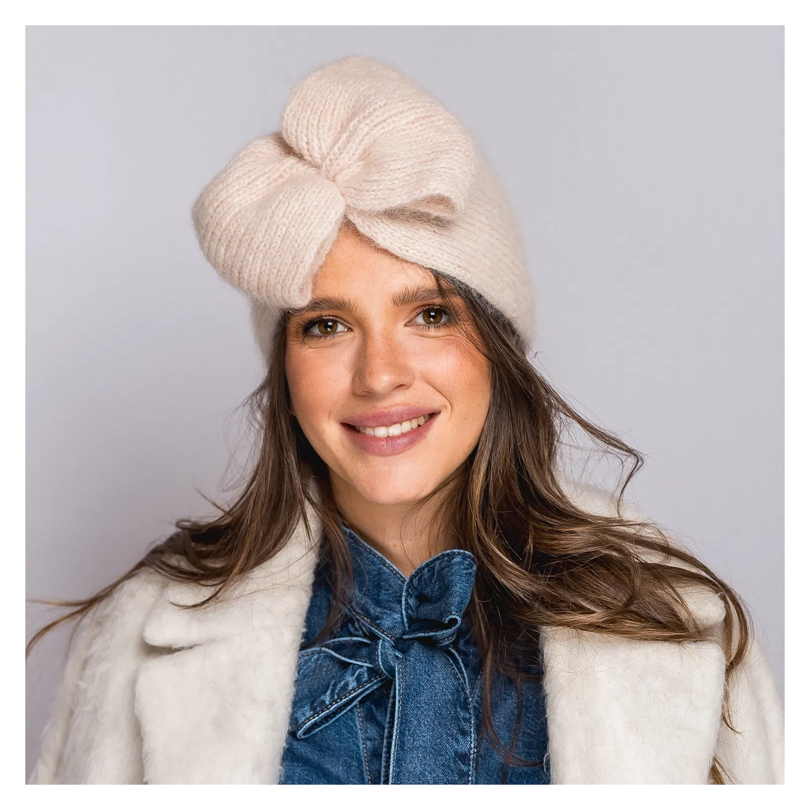 Zimowa opaska z dużą kokardą beżowa