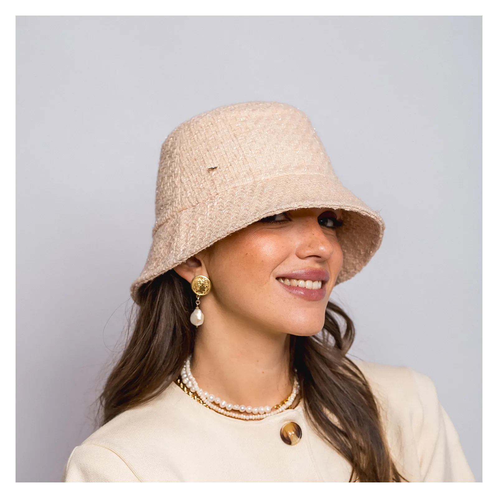 Beżowy kapelusz z tweedu