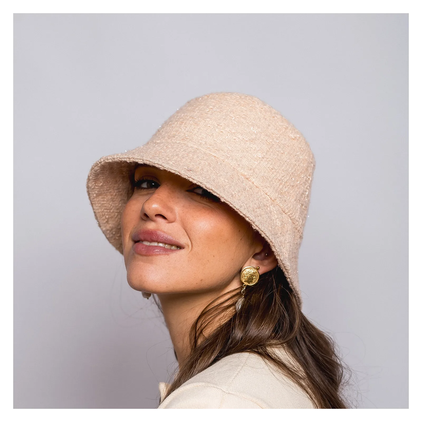 Beżowy kapelusz z tweedu