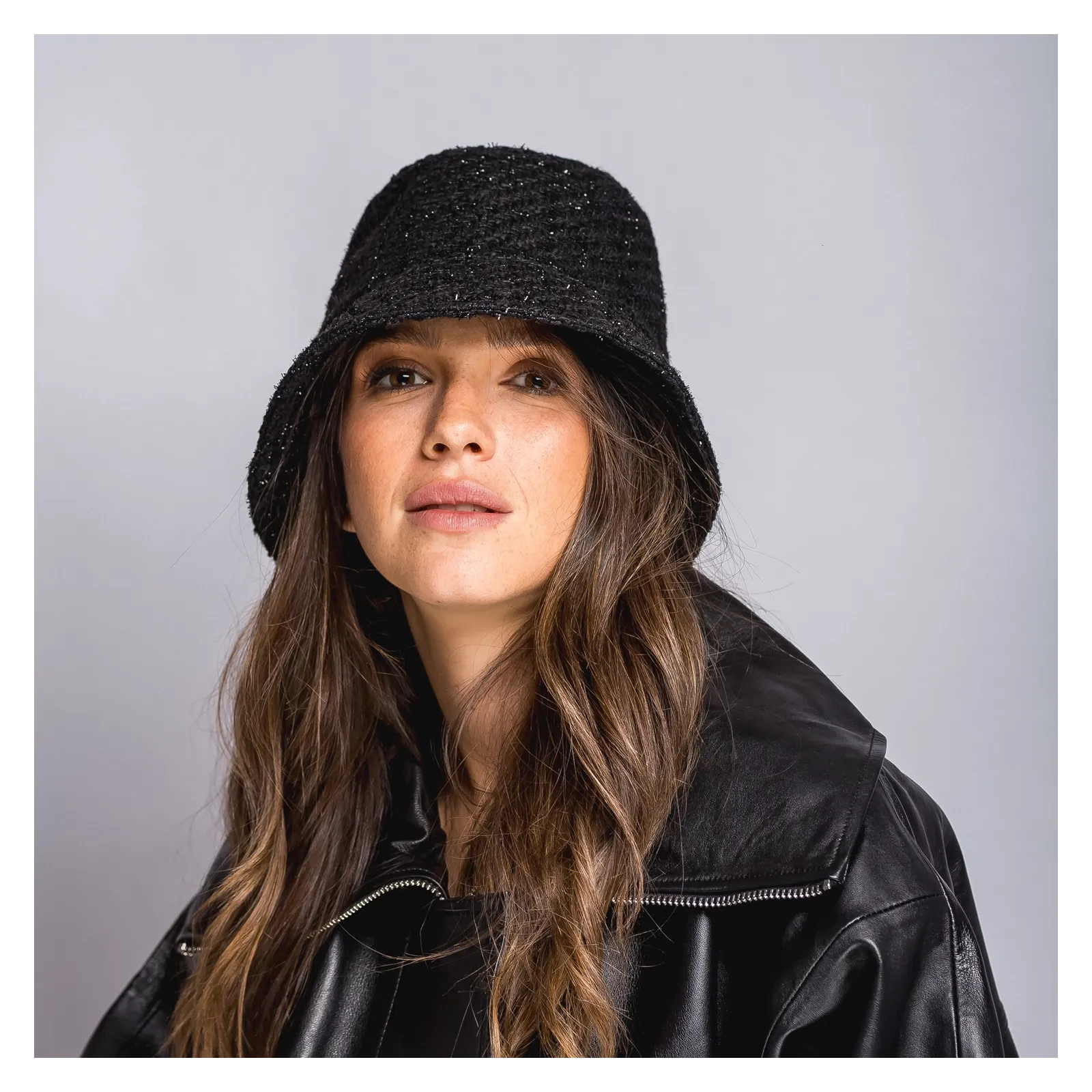 Czarny tweedowy kapelusz bucket