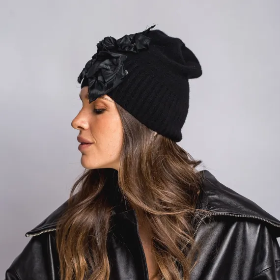 Czapka zimowa damska z ozdobnym kwiatem