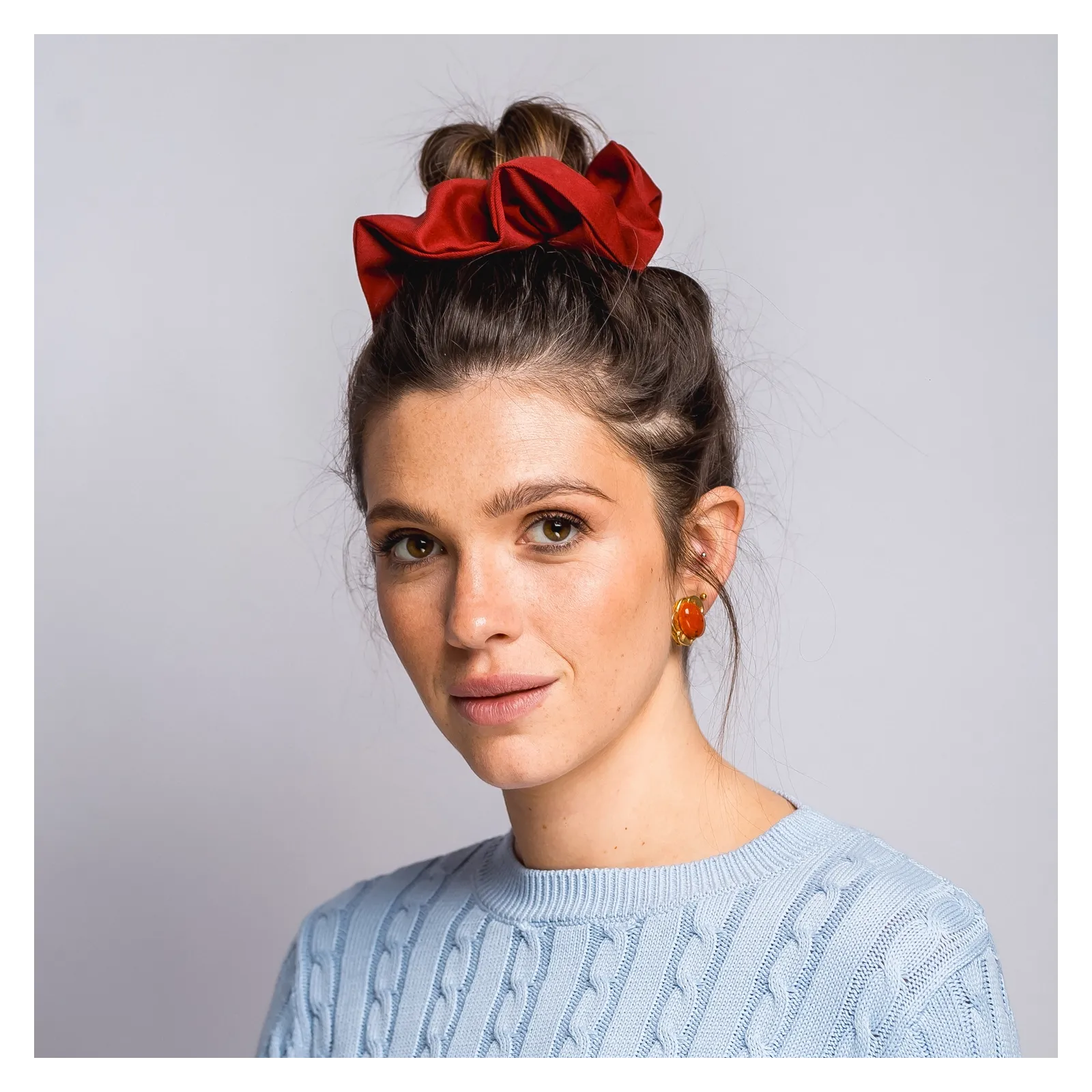 Wiskozowa gumka scrunchie w kolorze ceglanym