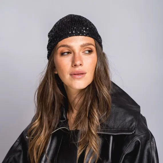 Czapka damska w czarne cekiny