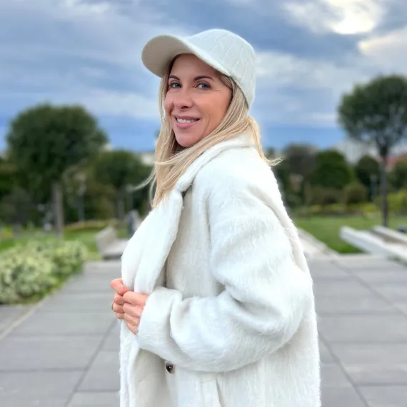 Wełniany zimowy komplet w kolorze białym