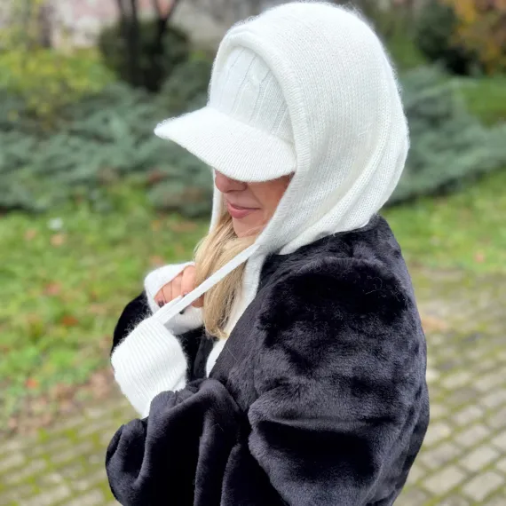 Wełniany zimowy komplet w kolorze białym