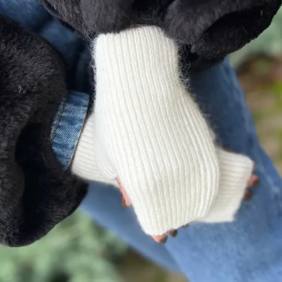 Wełniany zimowy komplet w kolorze białym