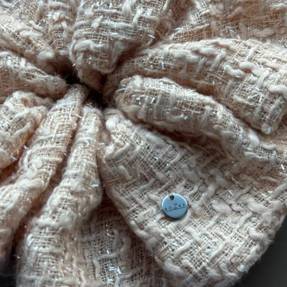 Beżowa mała gumka schrunchie do włosów z tweedu