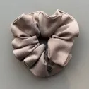 Mała beżowa gumka schrunchie