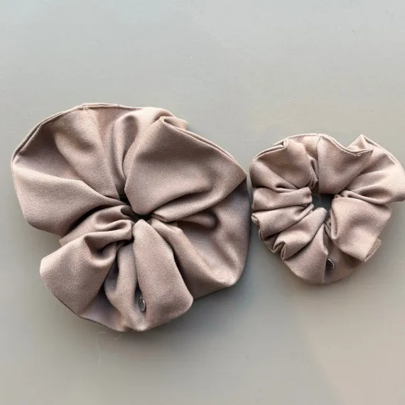 Duża gumka w kolorze beżowym