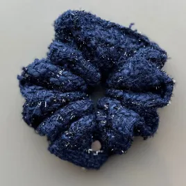 Mała tweedowa gumka – granatowa z delikatnym połyskiem