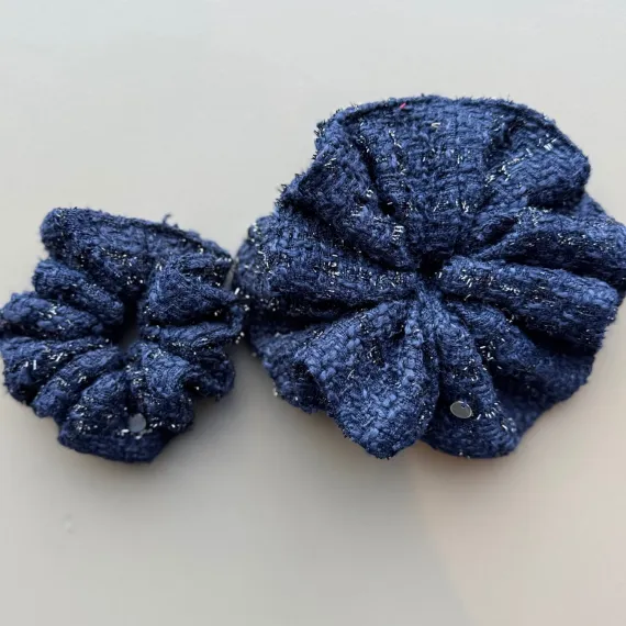Duża granatowa gumka scrunchie z tweedu