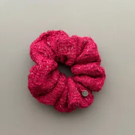 Mała gumka z tweedu w kolorze czerwieni