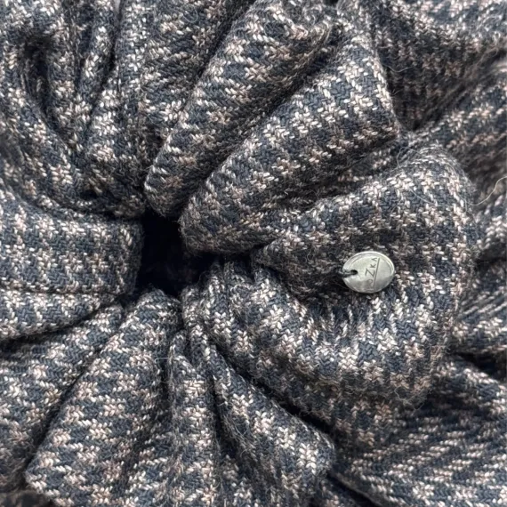 Duża gumka do włosów w beżowo- brązową kratę