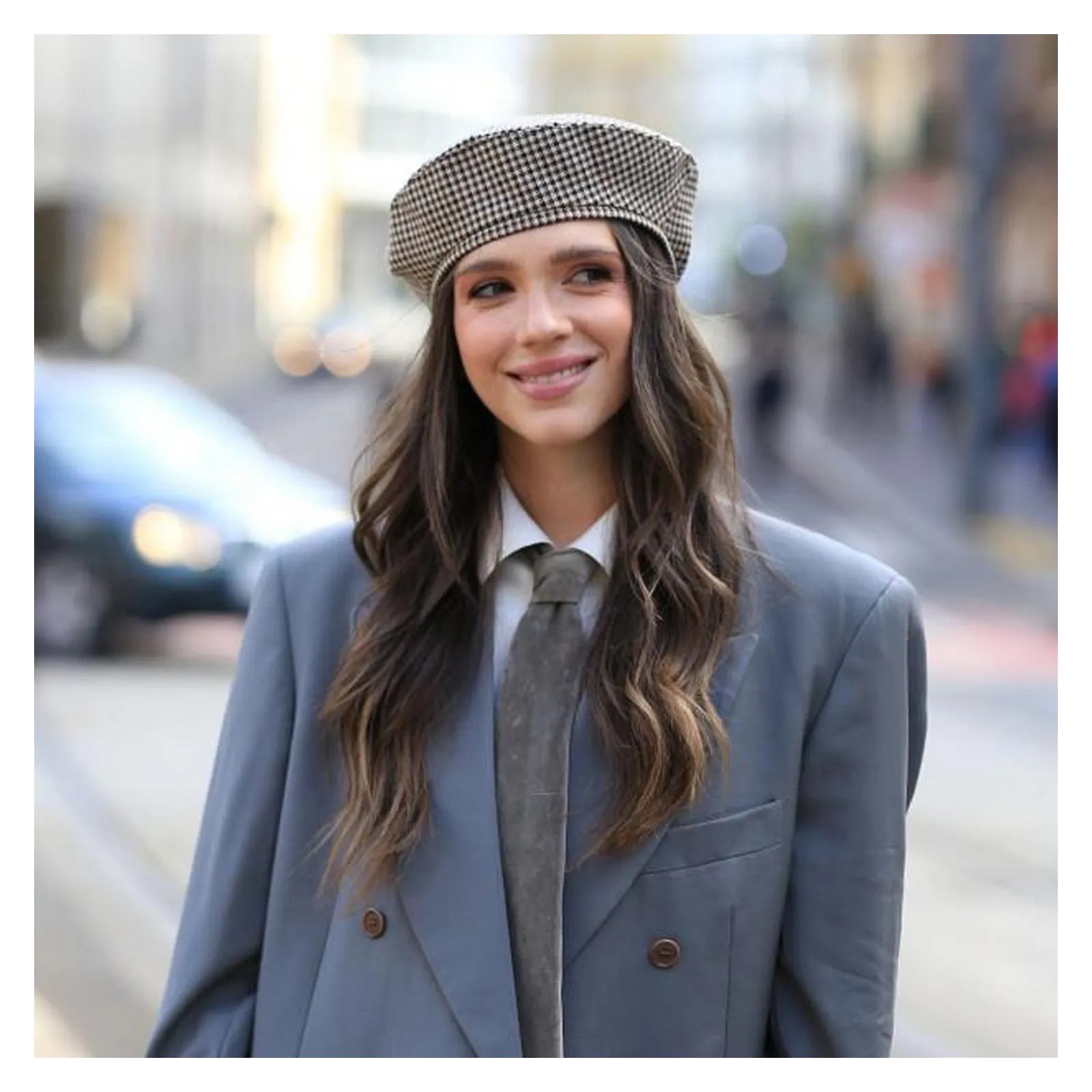 Damski beret w czarno-beżową pepitkę