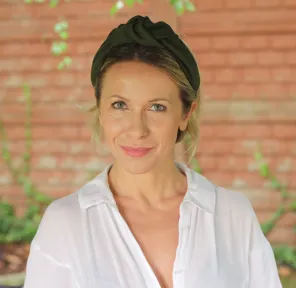 Stylowa zielona opaska na głowę na lato z naturalnego lnu.