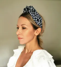 Szeroka opaska do włosów z węzłem niebieska łączka.