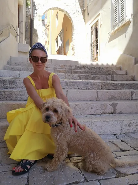 Szeroka opaska do włosów z węzłem niebieska łączka.