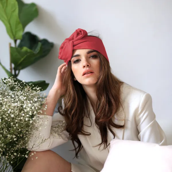 Kreatywna opaska damska z naturalnego lnu. Kreatywna opaska damska z naturalnego lnu.