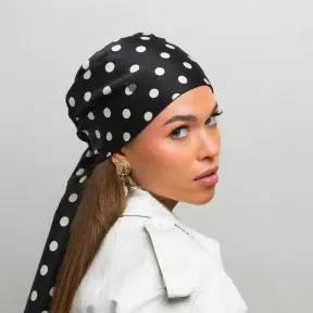 Modna chusta - turban z wiązaniem czarna nakrapiana.