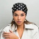 Modna chusta - turban z wiązaniem czarna nakrapiana.