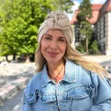 Turban z różą damski muślinowy jasny piaskowy beż