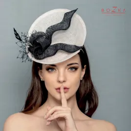 Elegancki letni kapelusz.