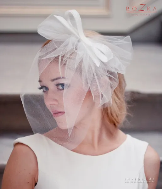 Tiulowa woalka z koardą