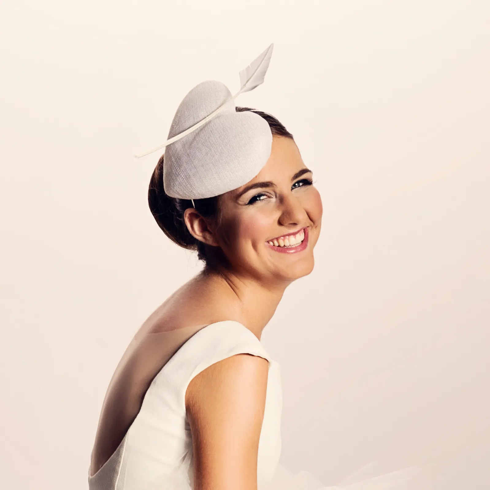 Fascynator ślubny w kształcie serca