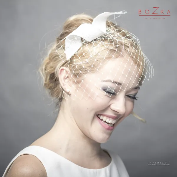 Ślubna opaska na głowę z woalką