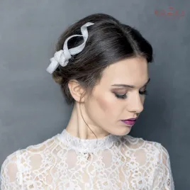 Ozdoba ślubna na grzebyku.