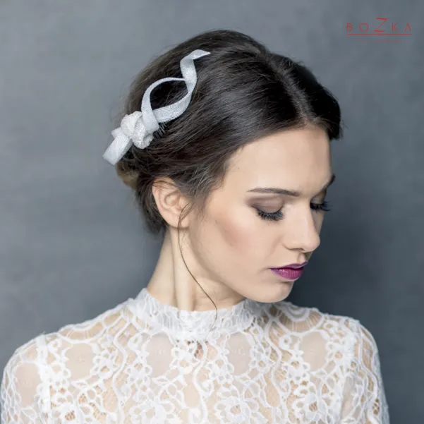 Ozdoba ślubna na grzebyku.