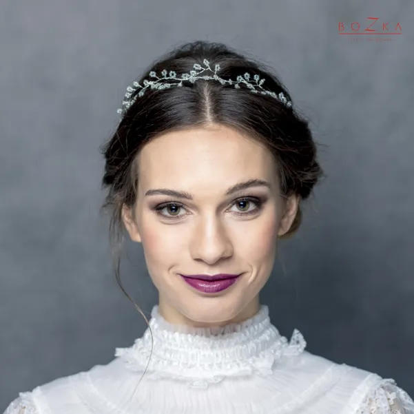 Opaska ślubna na druciku w postaci gałązki.