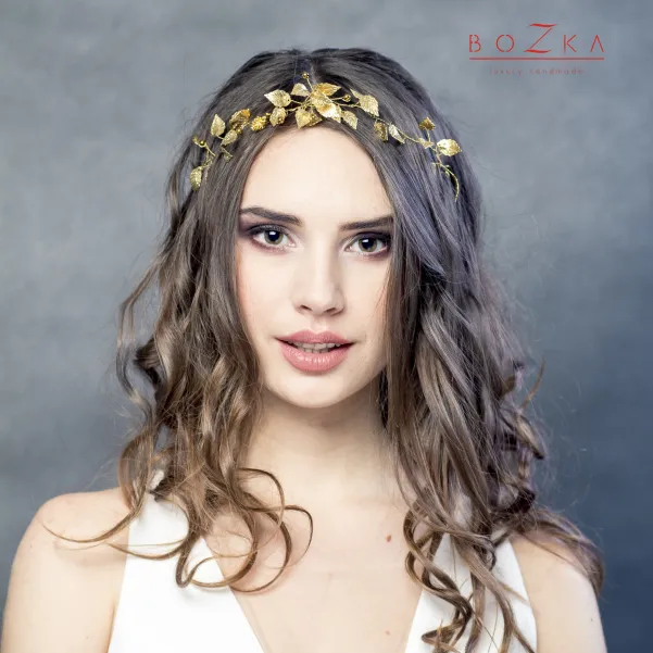 Złota wiązana opaska ślubna do welonu w romantycznym stylu.